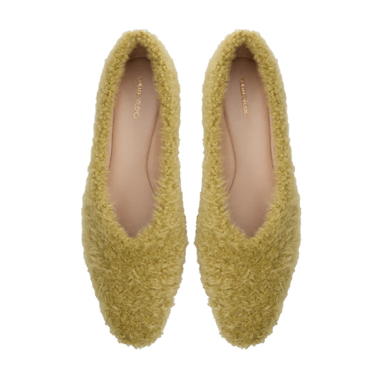 Flat shoes