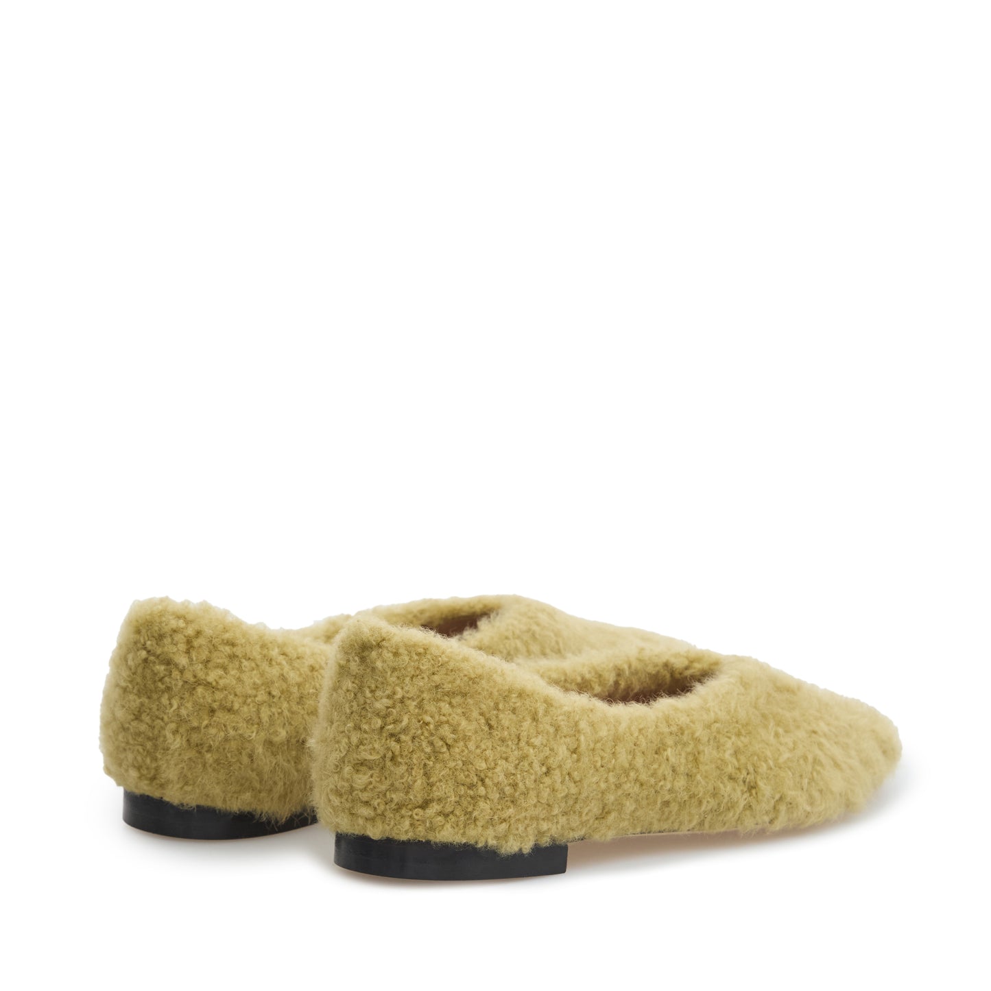 Flat shoes