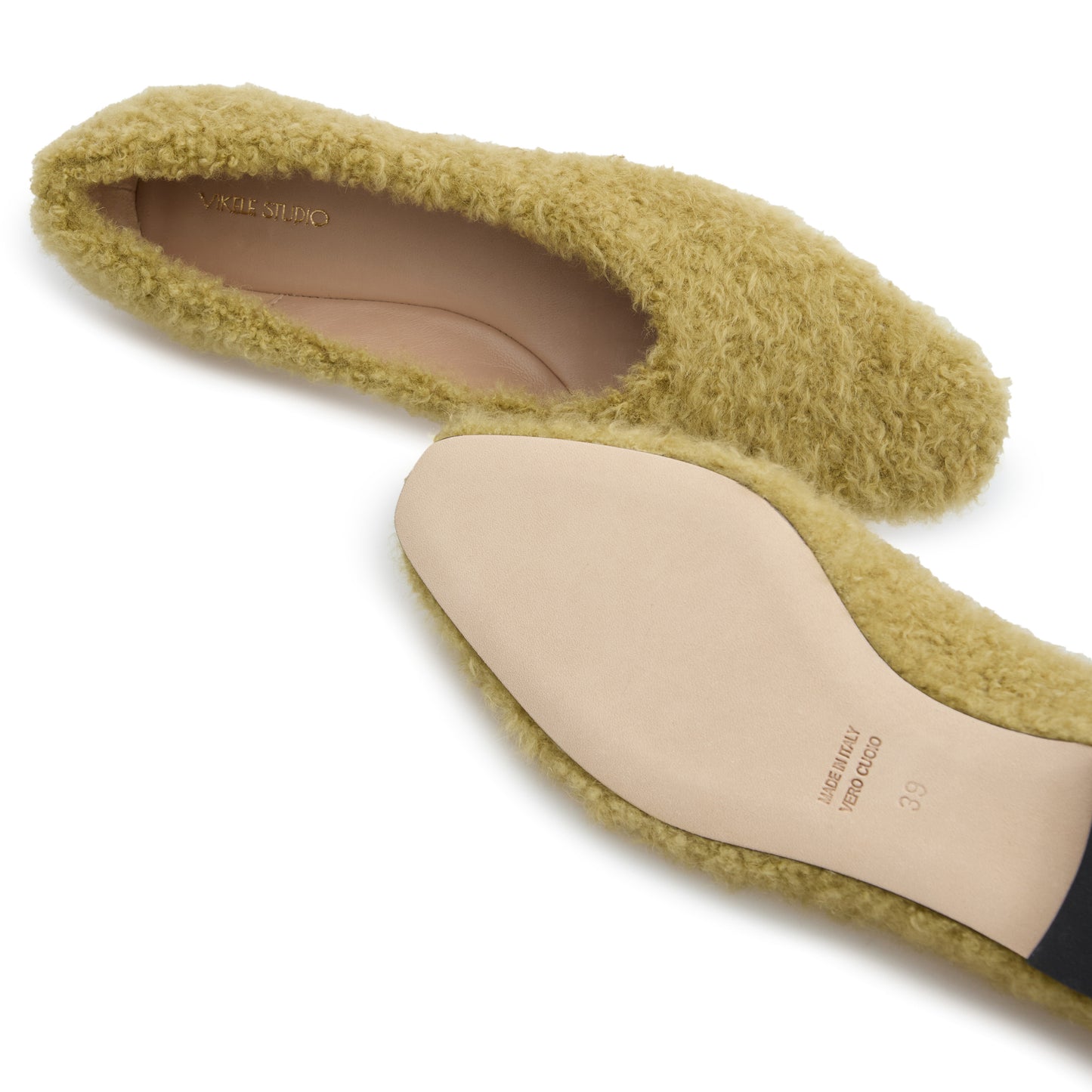 Flat shoes