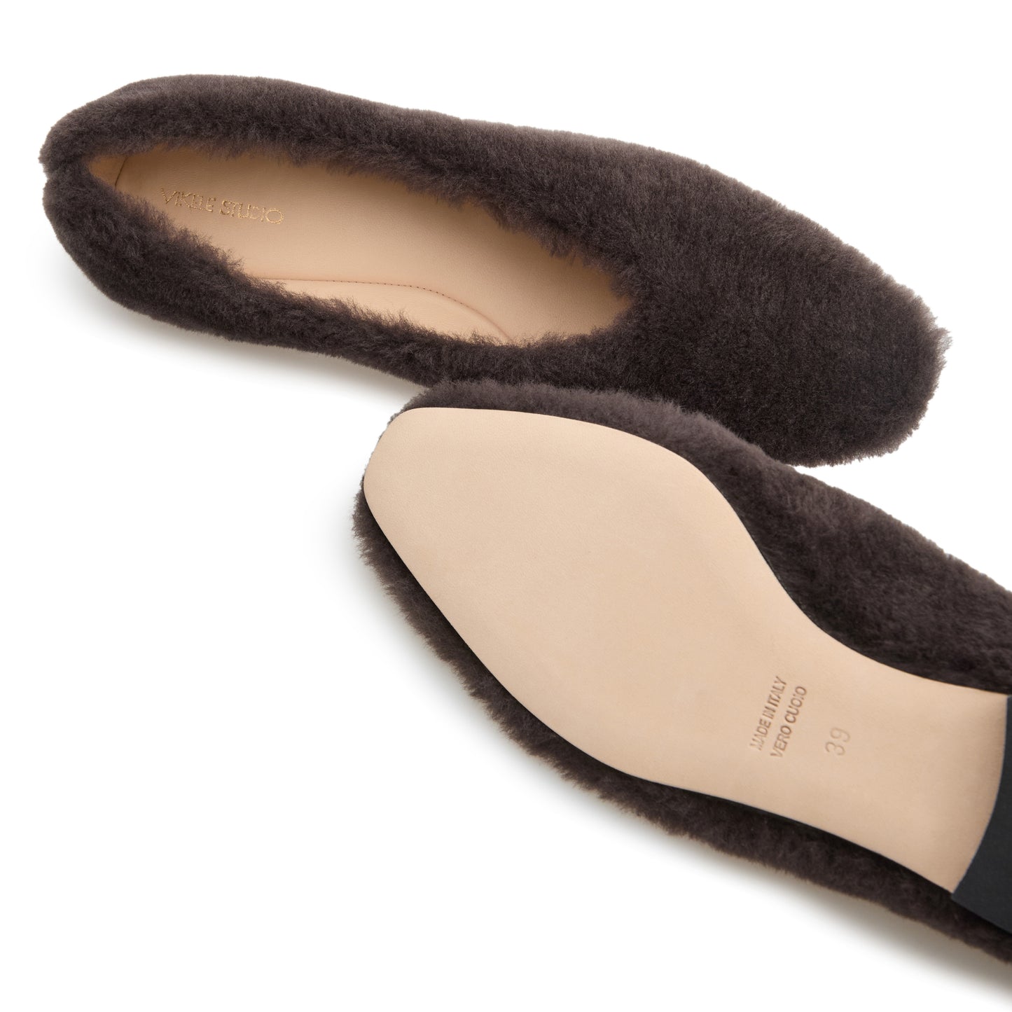 Flat shoes