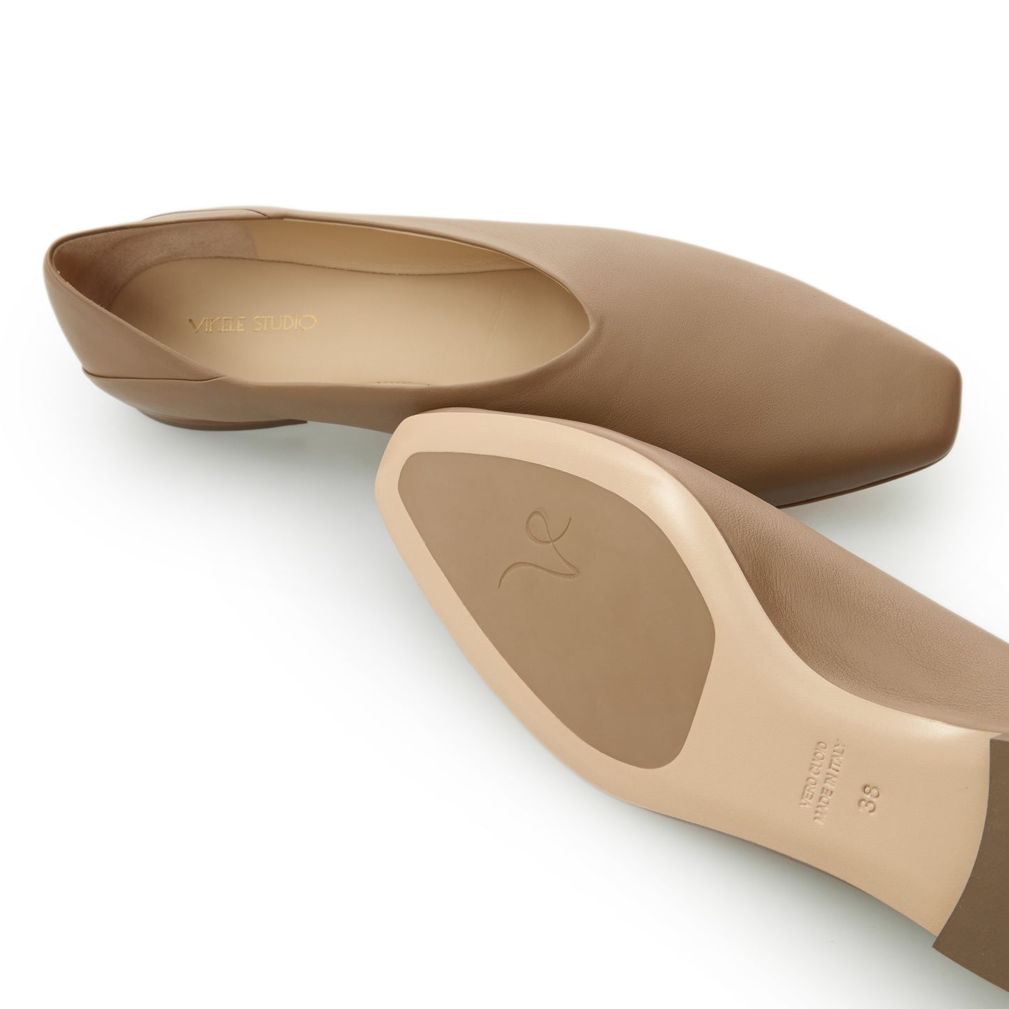 Flat shoes